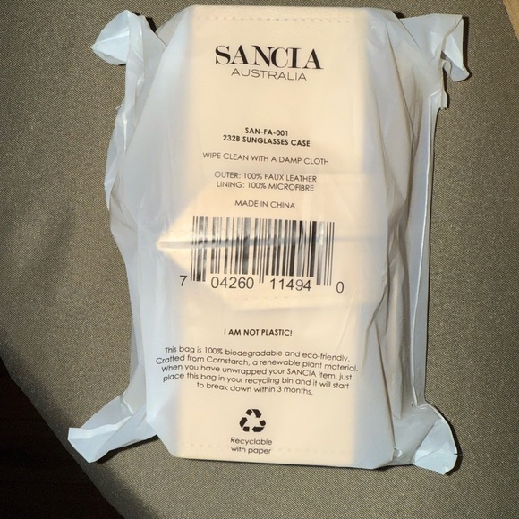 Beige Faux Leather Sunglasses Holder with 3 compartments - Picture 5 of 5